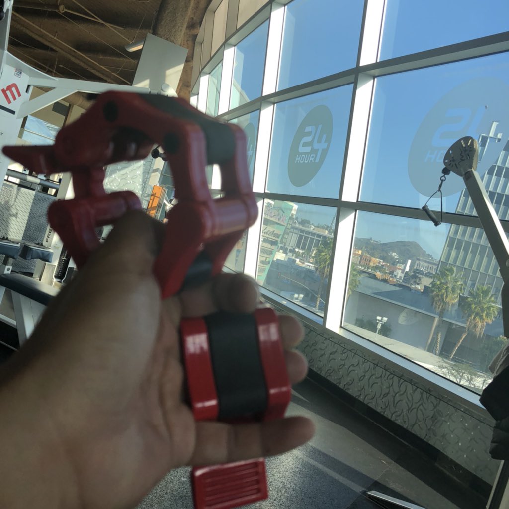 sayroro's tweet photo. @24hourfitness we need some help at @arclight24hourfitness no barbell clips, no foam rollers. I had to buy my own clips on amazon https://t.co/1LQN67qiDo if you could clean the bathroom and gym floor more often that would be great too. https://t.co/KY2vwCdSQ7