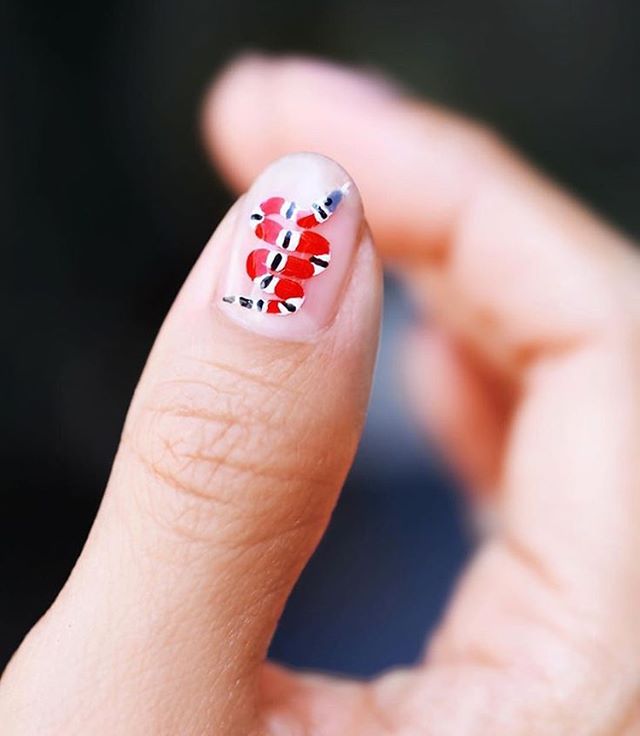 NightLightNails's tweet photo. Would you do something this edgy? We love this look by @thehangedit 🔳🔺▪️🔻🔲 https://t.co/4oA46qofQR