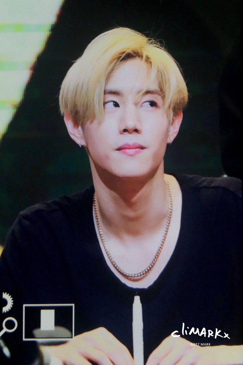 cliMARKx's tweet photo. 180329 여의도 팬사인회
👀 #마크 #갓세븐 #Mark #MarkTuan #GOT7 #Look https://t.co/doeS9kS1Cx