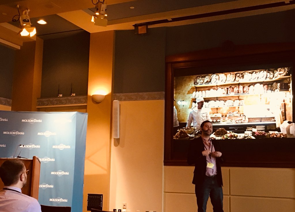 misswebsocial's tweet photo. Après avoir insisté sur l’importance de la loi C-28, réflexion « Comment personnaliser la relation client en B2B? » avec Alexandre Thouin @DialogInsight #AMR #AMRSommet #AMRelationnel https://t.co/ovFqW6sSVT