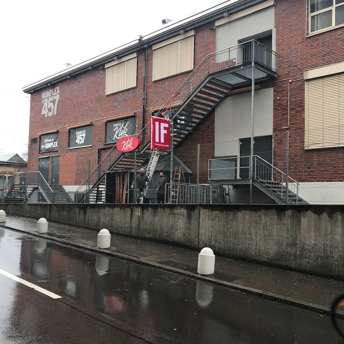 IF Zurich bu aksam saat 20'den itibaren kapilarini aciyor...