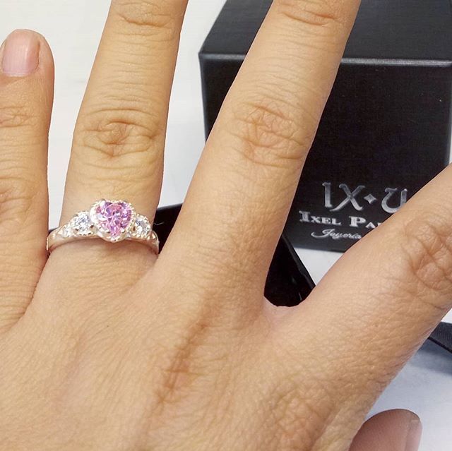 IXUjewelry's tweet photo. https://t.co/BAU8eN46SM #IXUjewelry #dulcecorazon #engagmentring #anillodecompromiso #boda #bodas #novia #matrimonio #engagementring #engagment #fiancée https://t.co/Alx7jIGcK8
