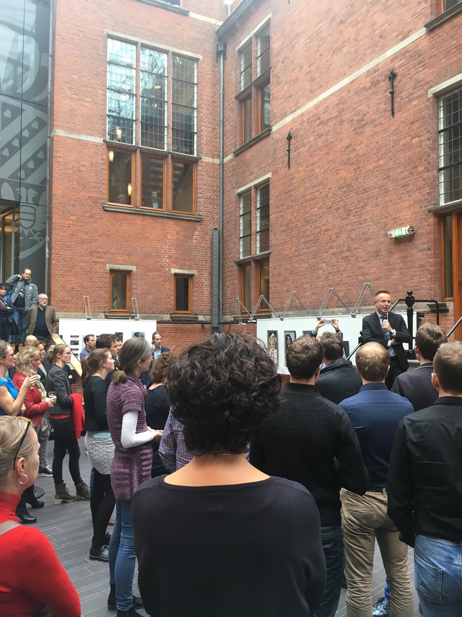 renepaas's tweet photo. Dat je de verzamelde medewerkers toespreekt over de inhoud van de gaswinningsbrief. En dat dan spontaan het Grunneger Laid wordt gezongen. #kippenvel https://t.co/FjTh4XxFp7