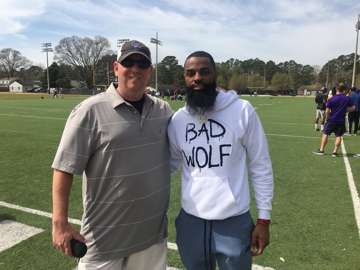 PR927FM's tweet photo. Pirate Radio’s @TroyDreyfus and @AtlantaFalcons Star @FreakMagic2 catch up during @ECUPiratesFB #ECUProDay 2018. https://t.co/03TxfRFY97