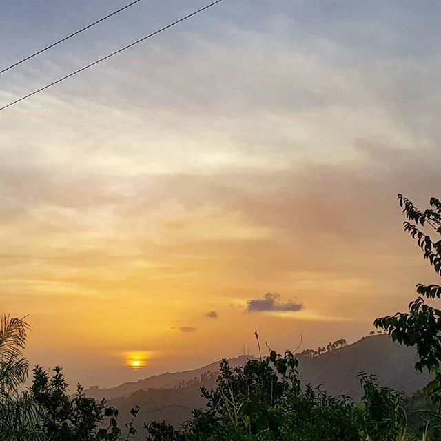nadyakshah's tweet photo. There is beauty in consistency....the sun will always set.
.
.
.
.
.
#sunset #trinidad #VIEWTT #lifeintrinidad #tw #sky #fire #hills #view #outdoors #nature #clouds #colour #naturespallette #paintthesky #somethingyoucanalwayscounton #thesunwillset #themoonwillrise #endofanot… https://t.co/q8UMcnOztZ