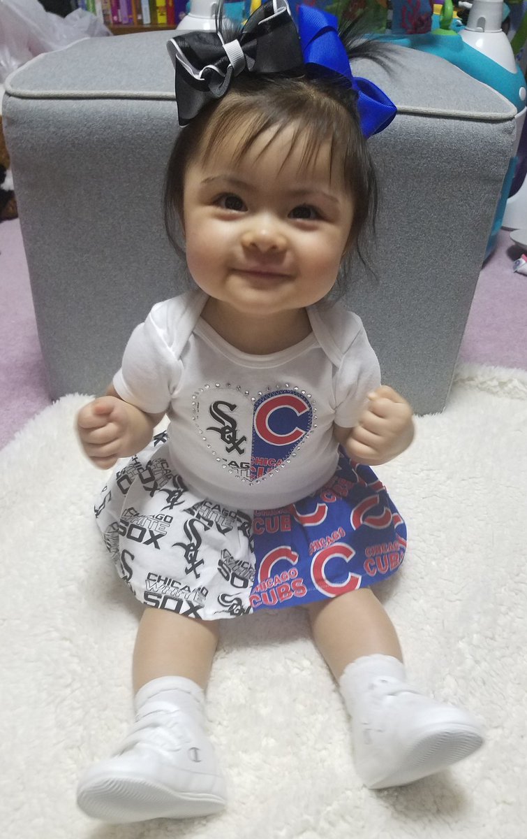 teenteen84's tweet photo. @whitesox can you guess who I'm rooting for on my 1st opening day? #whitesox #cubs #dividedhousehold https://t.co/Ap0UPTWzgu