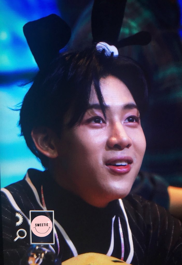 sweetie_bam's tweet photo. 180329 여의도 팬싸 @BamBam1A  
🐰����
#뱀뱀 #BamBam #갓세븐 #GOT7 #EyesOnYou #Look https://t.co/1e17slxdJi