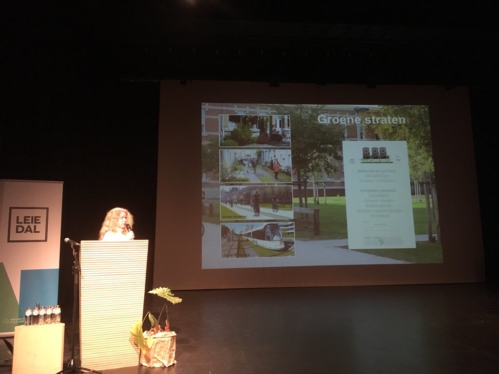 leiedal's tweet photo. Karina Rooman maakt indruk met het groenplan van @Stad_Antwerpen #waterparken #groenesproeten #generatiebomen #groenestraten #klimaatatelier #ZeroRegio #pechakucha https://t.co/Ay6OSgsENU
