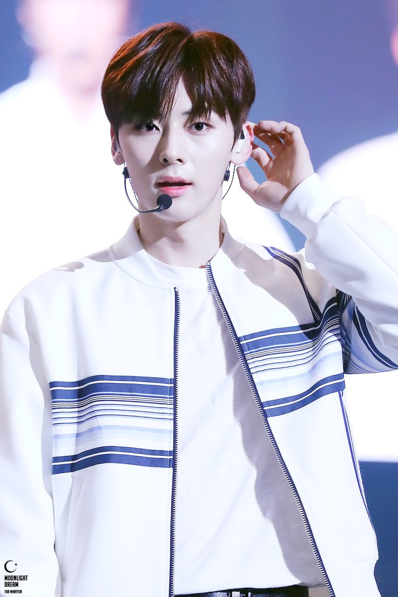 Dreamofyou_MH's tweet image. 180323🦊💝 1위 축하해🏆🎉💖 #민현 #황민현 #MINHYUN