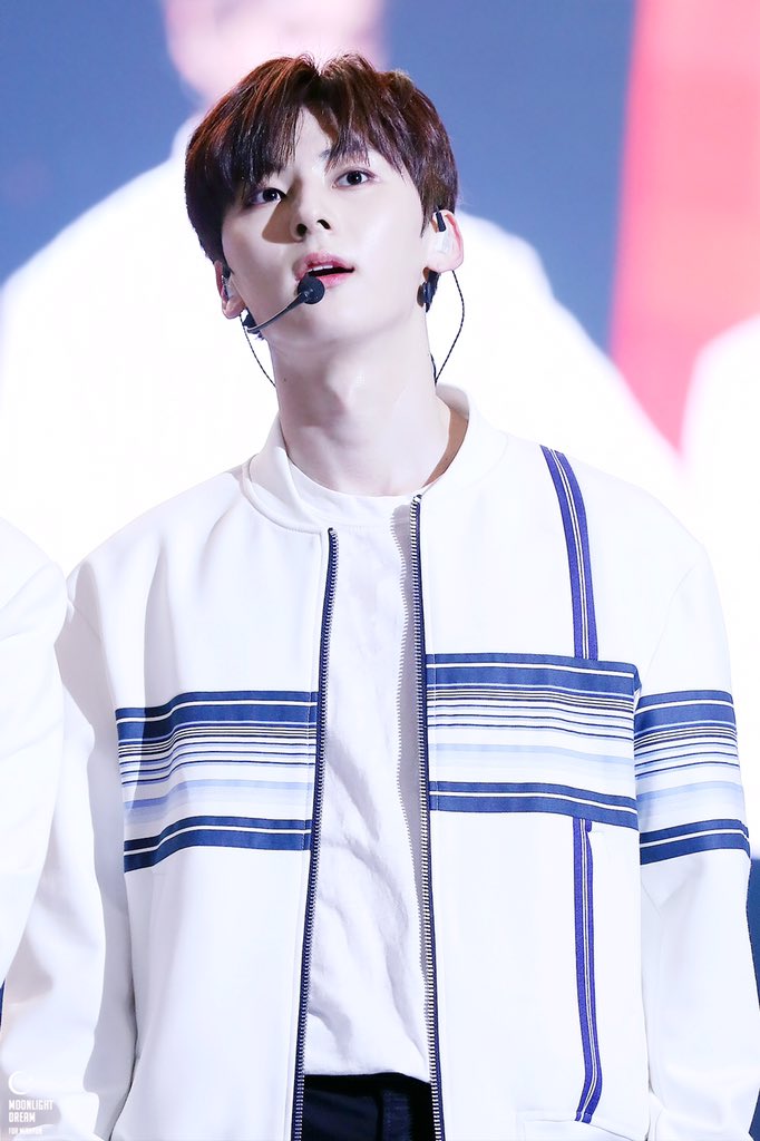 Dreamofyou_MH's tweet image. 180323🦊💝 1위 축하해🏆🎉💖 #민현 #황민현 #MINHYUN