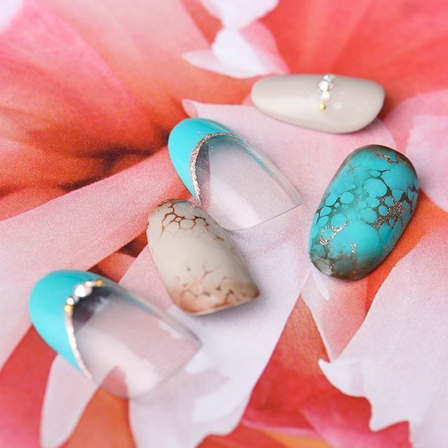 dashingdiva_j's tweet photo. 濃いめカラーで決めるキリッとクールな #ターコイズ
.
.
#ターコイズアート #ストーンアート#nail #nails #gelnails #nailart #ネイル #ジェルネイル #ダッシングディバ #DASHINGDIVA #love #instagood #japanesenailart #photooftheday #nailpromo #nailporn #春ネイル https://t.co/D0WpYHQcuL https://t.co/MTCcpzR0oF