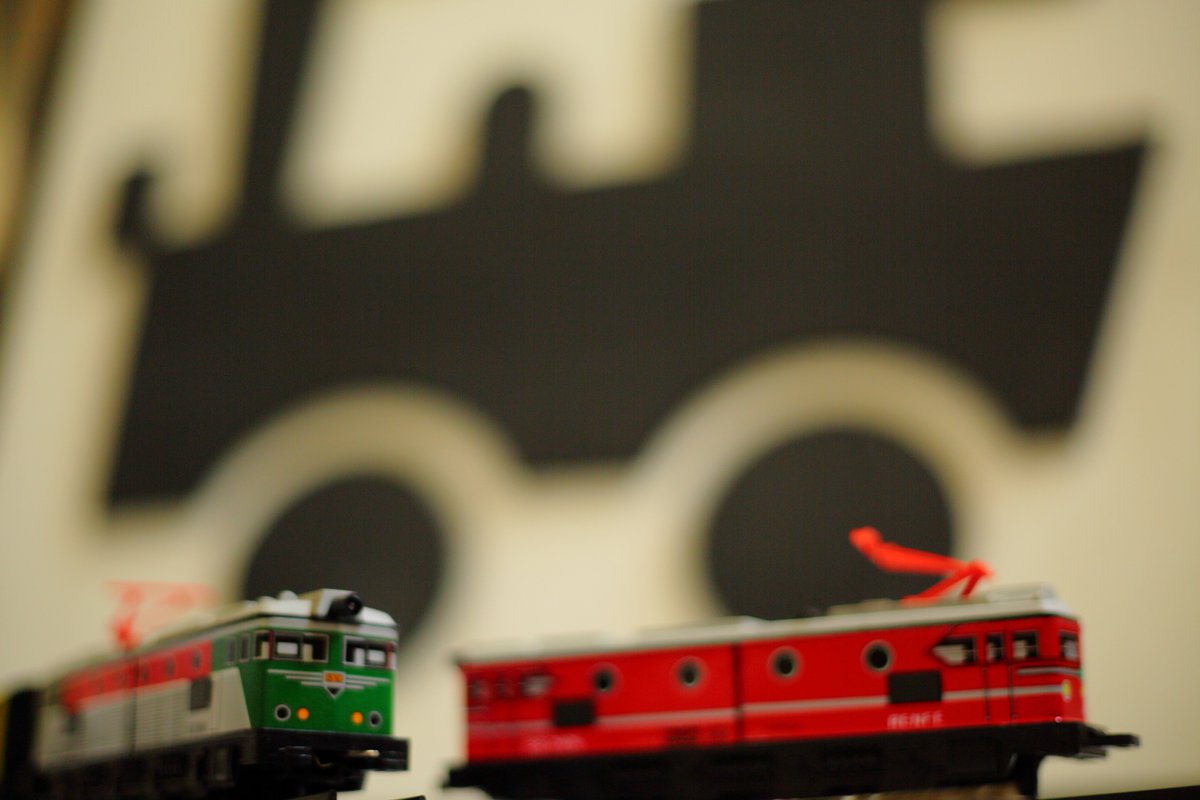 Pequetren's tweet photo. Felices Vacaciones de semana santa y ahora que están los peques de vacaciones, juguemos con ellos.
https://t.co/HTuntvVHOm
#Pequetrenmasquetrenes #Whitedreams #Toys #MadeinSpain #Electrictrains #Pequetren #SemanaSanta #JuevesSanto #Treneselectricos #AEFJ #Unjugueteunailusion https://t.co/7SG6VBO2Vf