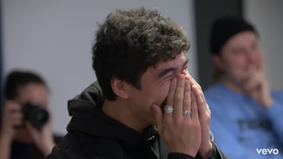 evermorenika's tweet photo. “You broke Calum!” https://t.co/0BO5TpBoax