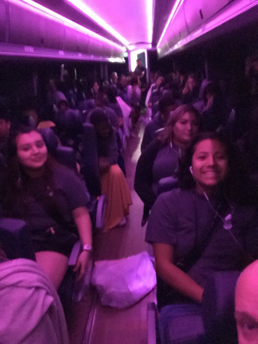 Dreamflycater's tweet photo. 2018 senior trip off to a great start @SHS_Roar @SHSCCC1 https://t.co/uh5emDapRn