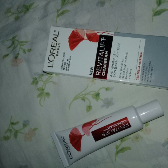 EmilyMinaya's tweet photo. I loved this product, it moisturizes and non greasy. Best of all it was free! @influenster @LOrealParisUSA #CicaCream #complimentary https://t.co/eDW7P7PHL2