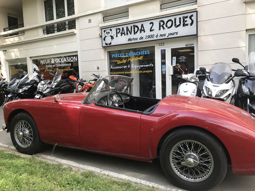 Berucci_Garage's tweet photo. C’est un tournant pour notre magasin de deux roues un déménagement prochain pour faire aussi les voitures anciennes #panda2roues #vintage https://t.co/RhYYWGmQMt