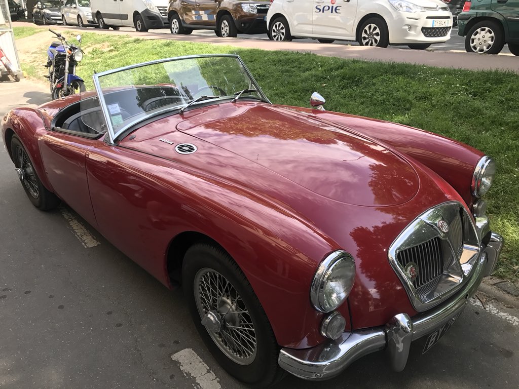 Berucci_Garage's tweet photo. C’est un tournant pour notre magasin de deux roues un déménagement prochain pour faire aussi les voitures anciennes #panda2roues #vintage https://t.co/RhYYWGmQMt