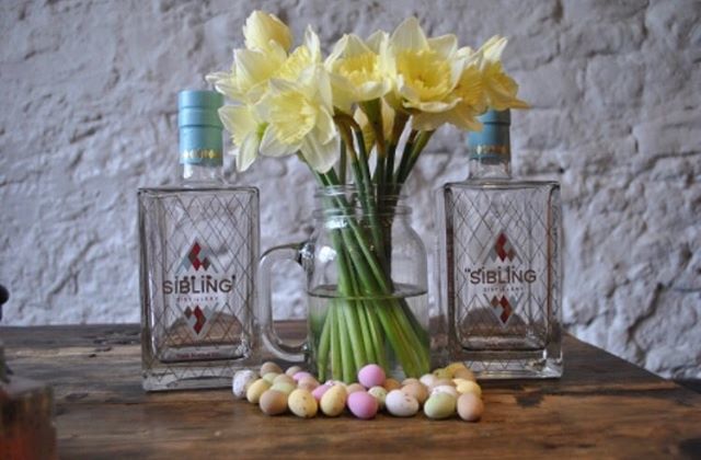 WheatsheafGL54's tweet photo. Join us Easter Sunday and Monday for a bountiful Roast followed by Easter Egg hunt for little ones and a @siblingdistillery Mini Hunt for the parents .
.
.
#TheLuckyOnion #TheWheatsheafInn #Northleach #Cotswolds #EasterSunday #SundayRoast #SiblingGin https://t.co/BtPVREWbOv https://t.co/OdXHU8YJqL