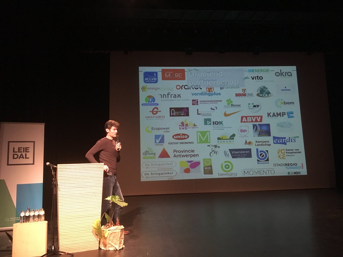 leiedal's tweet photo. Steven Heylen legt uit hoe de Kempen tegen 2020 20% minder CO2 willen uitstoten met @iok_iokafval en heeeeel veel strategische partners #diepteboringen #gftvergisting #biogas #scholenprojecten #klimaatatelier #ZeroRegio https://t.co/aGdfOrdosZ