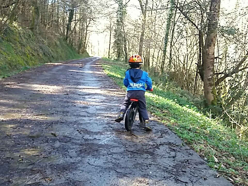Bilbaotri's tweet photo. Preparando a las futuras generaciones @Bilbaotri para el #DutxikiBilbao18 https://t.co/lNslim9Nxa