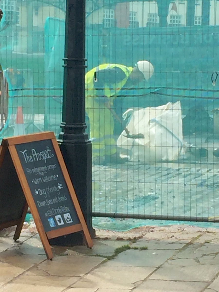 InsideOutsideEx's tweet photo. ONE bloke with a shovel? Come on! @BAMNuttall @TheQuayExeter @exeter council https://t.co/qSIWFoZz9G