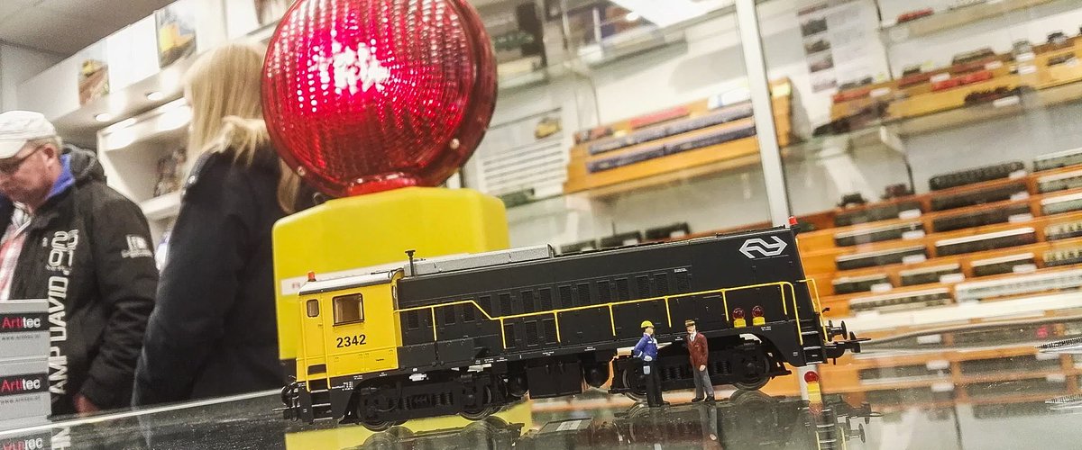 Pijplines's tweet photo. Van Artitec kwamen er vandaag een paar noviteiten binnen. Waaronder de ontzettende leuke knipperbollen. Deze zijn met LED's eventueel werkend te maken. https://t.co/zTvD9NSVKp https://t.co/uoPrLnB6W6