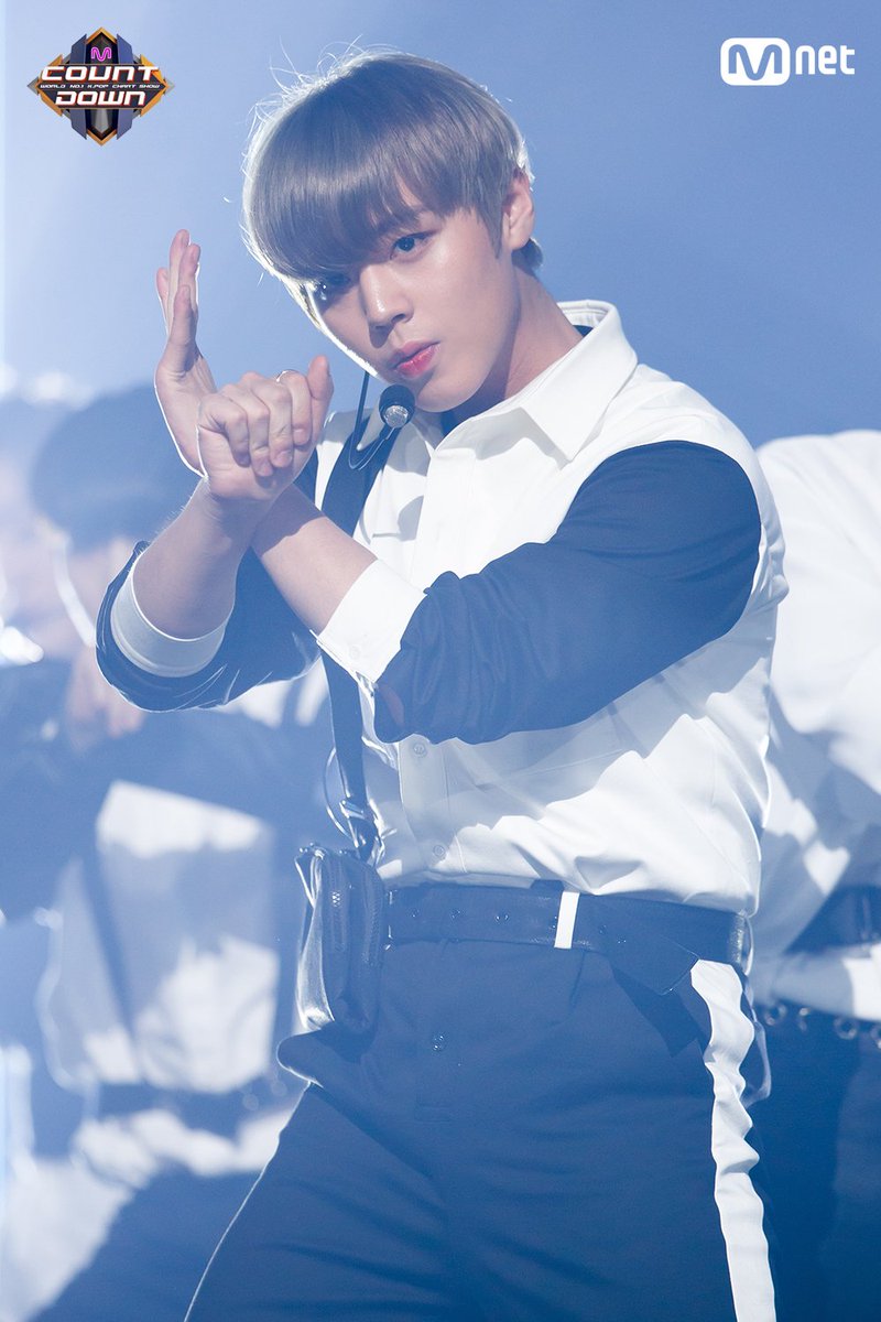 MnetMAMA's tweet photo. [#MCOUNTDOWN] Ep.564
우리원! 섹시함이란게 폭발했다!
#WannaOne - #BOOMERANG ♪
World No.1 KPOP Chart Show M COUNTDOWN #Mnet
무대 보러가기 ▶ https://t.co/yuSkFRKOo4 https://t.co/qyZIQRbxOG
