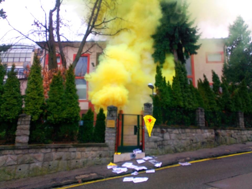 #Slovakia: Direct Action in Solidarity with #Afrin at the Turkish Embassy in #Bratislava today. #Fight4Afrin #InternationalSolidarity (source: facebook.com/bratislavabezn…)