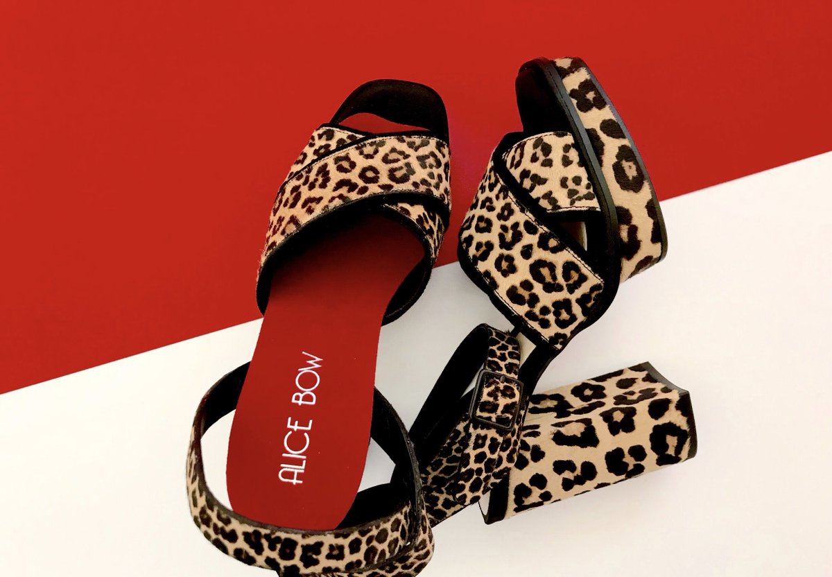 If kisses could walk.
Matt red Alice Bows Insoles incoming. Keep those 👀 💋