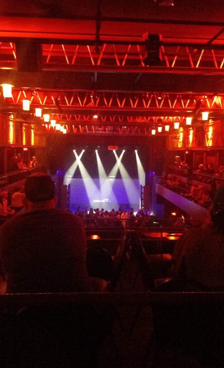 JoseeRoussy's tweet photo. Un artiste qui fait jaser 🔥 #loud #clubsoda #fan #CdSpectacles #gaspé #roseq https://t.co/UWzC2pyFvH