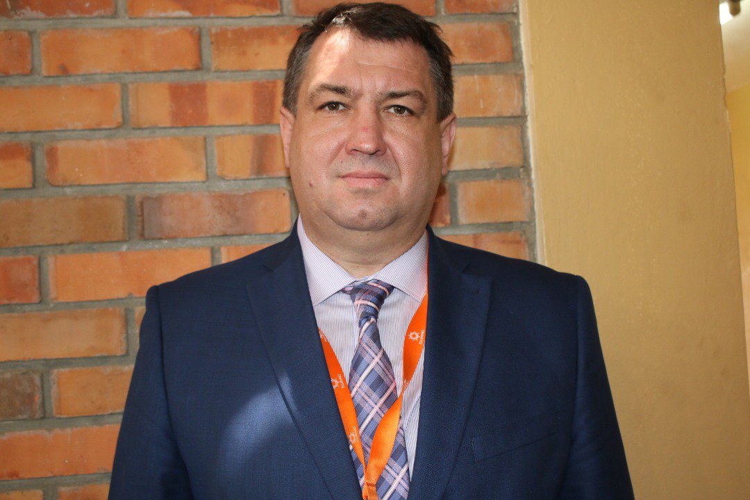 Ikiriho's tweet photo. #Burundi "#LISMA produit plus de 300 types de produits lumineux: les ampoules économiques de LED, en Nitrates, les lampes halogènes, les tubes néons, les lampes spéciales" Igor Konstantinov, D.G de #LISMA https://t.co/Yd3eDaJANP