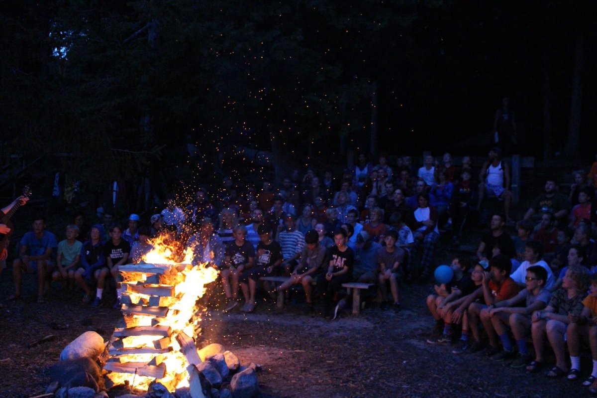 MichiganYcamps's tweet photo. Now that is what I call a ‘Stacked Fire.’ The fire is always the center piece of a great campfire #miycamps https://t.co/viAdE7qeSq