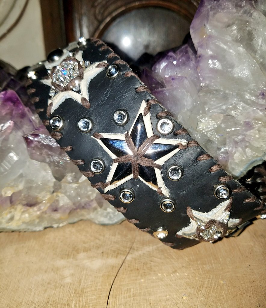 conte_dennis's tweet photo. #oneofakind #handmade #leather #cuffs #Stars #bling #genuine #swarovski #rhinestones #cuffsthatrock #ishipstuffanywhere #madeinri #itakeprideinmywork #handstitched #signedanddated #mypassion #silver #softleather #musicwegrewupon #theonlyone #tommyphelps #2018 https://t.co/e1cLSQP8oU