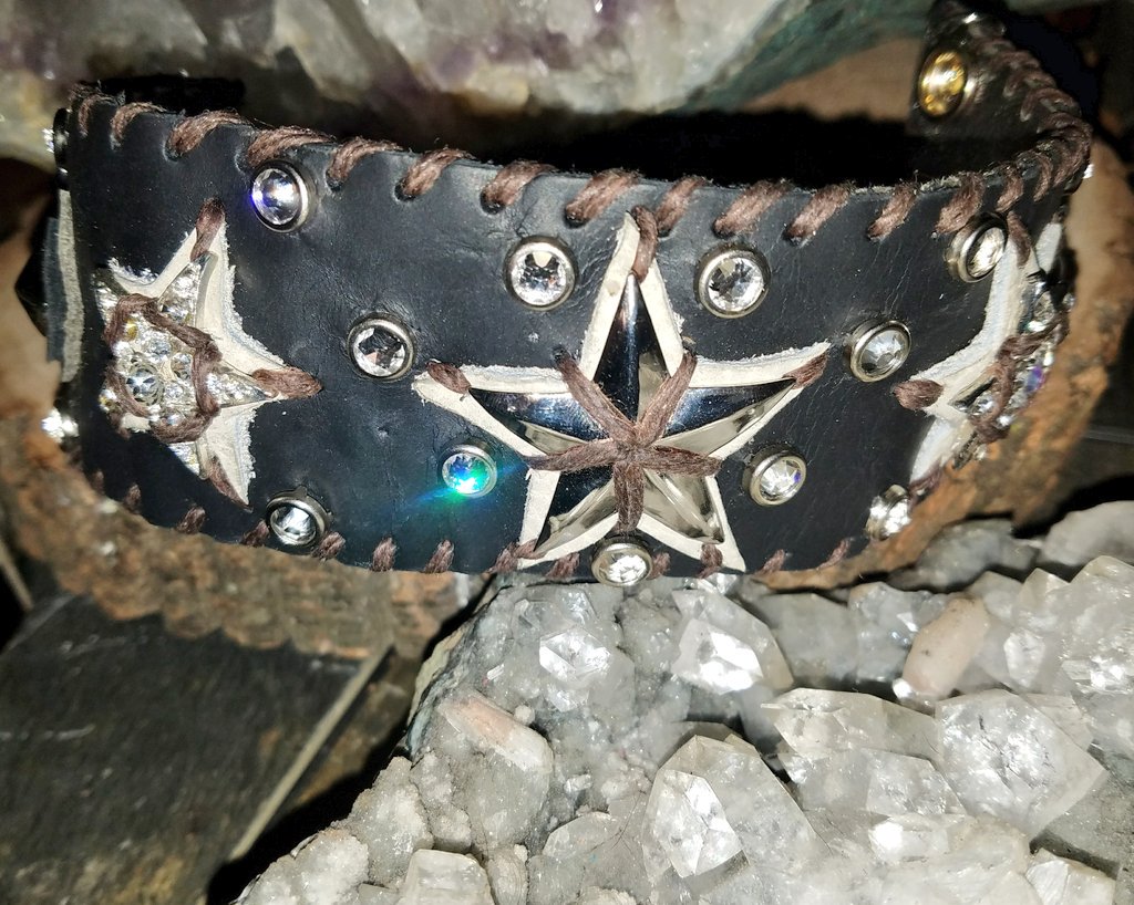 conte_dennis's tweet photo. #oneofakind #handmade #leather #cuffs #Stars #bling #genuine #swarovski #rhinestones #cuffsthatrock #ishipstuffanywhere #madeinri #itakeprideinmywork #handstitched #signedanddated #mypassion #silver #softleather #musicwegrewupon #theonlyone #tommyphelps #2018 https://t.co/e1cLSQP8oU
