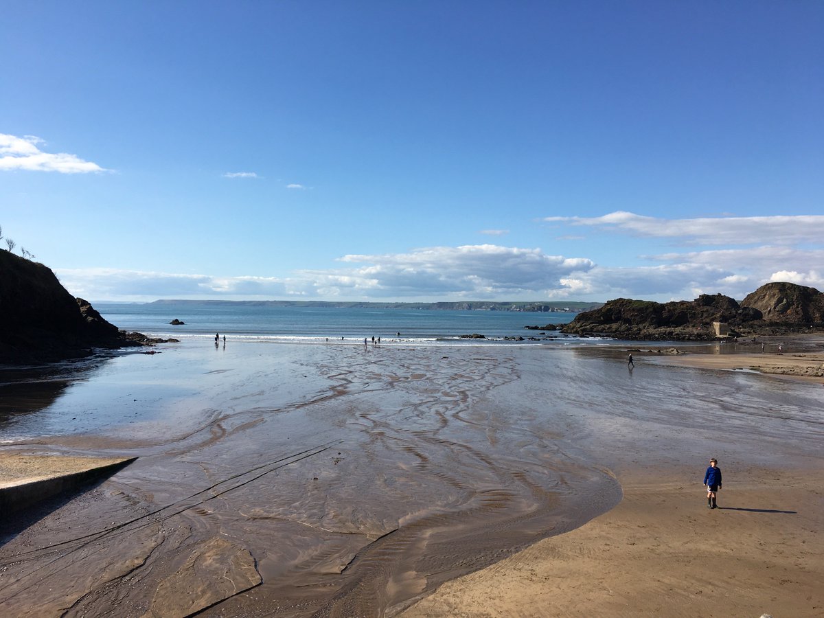 WCWeekender's tweet photo. Spending the day in the beautiful South Hams is one of our top Easter weekend picks. For our full guide to the Easter break check out the blog: https://t.co/sbQXizBJT9 #visitdevon #southhams #dartmouth #easter https://t.co/zKXLooRxaH