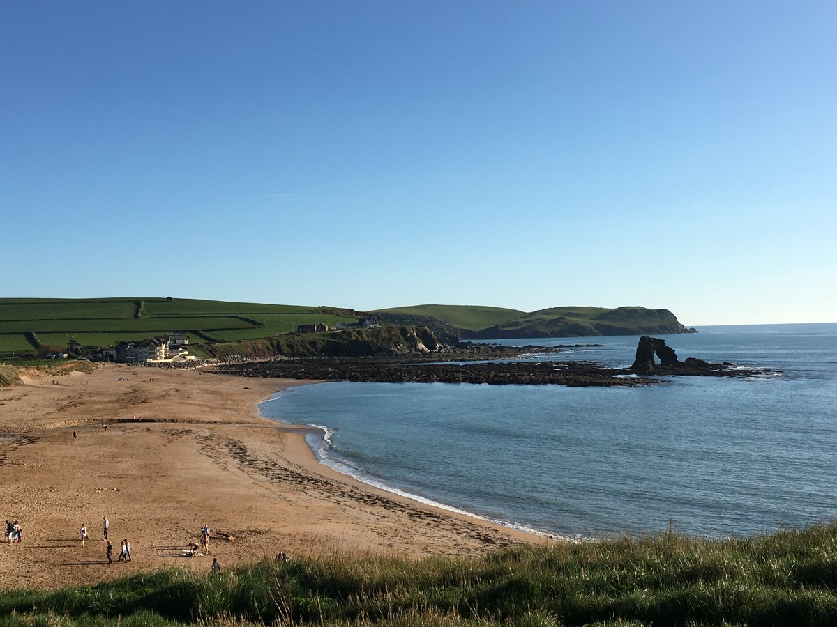 WCWeekender's tweet photo. Spending the day in the beautiful South Hams is one of our top Easter weekend picks. For our full guide to the Easter break check out the blog: https://t.co/sbQXizBJT9 #visitdevon #southhams #dartmouth #easter https://t.co/zKXLooRxaH