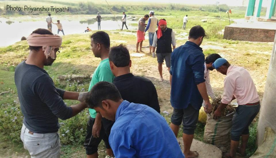 SATPAL__SINGH's tweet photo. Team @SaveGomati visited at #Amrighat #Lakhimpur_Kheri on 14th (#International #Day of #Action for #rivers). They removed a big amount of garbage from the river
#GomatiSewaSamaj has adopt this ghat &amp; will make it model ghat.
@swachhbharat @swachhindia @cleanganganmcg @SadhguruJV https://t.co/5r4VAX5JT2