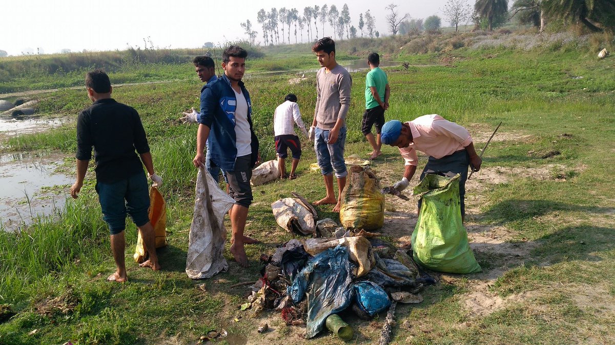 SATPAL__SINGH's tweet photo. Team @SaveGomati visited at #Amrighat #Lakhimpur_Kheri on 14th (#International #Day of #Action for #rivers). They removed a big amount of garbage from the river
#GomatiSewaSamaj has adopt this ghat &amp; will make it model ghat.
@swachhbharat @swachhindia @cleanganganmcg @SadhguruJV https://t.co/5r4VAX5JT2