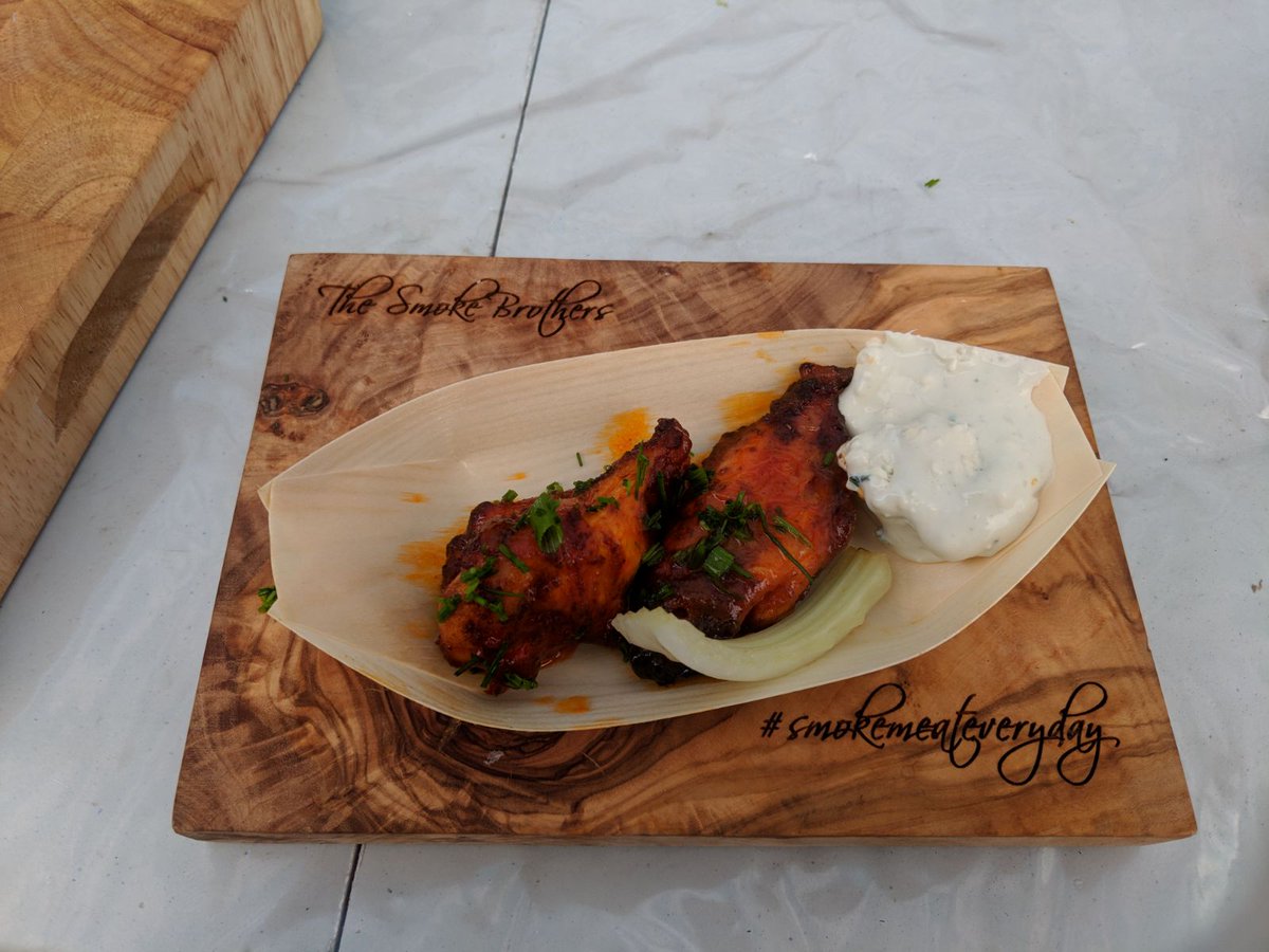 VictoryRoadLtd's tweet photo. This time last week, we were getting hyped for @Mr_Hyde #nationalchickenwingday
We had a blast, our favourite was @lotwings followed closely by @BrothersSmoke 🐔🍗🎉😋 #TBT #ThrowbackThursday

#Foodie #FoodPorn #Foodgasm #chickenwing #london https://t.co/cCxx4NYVSs