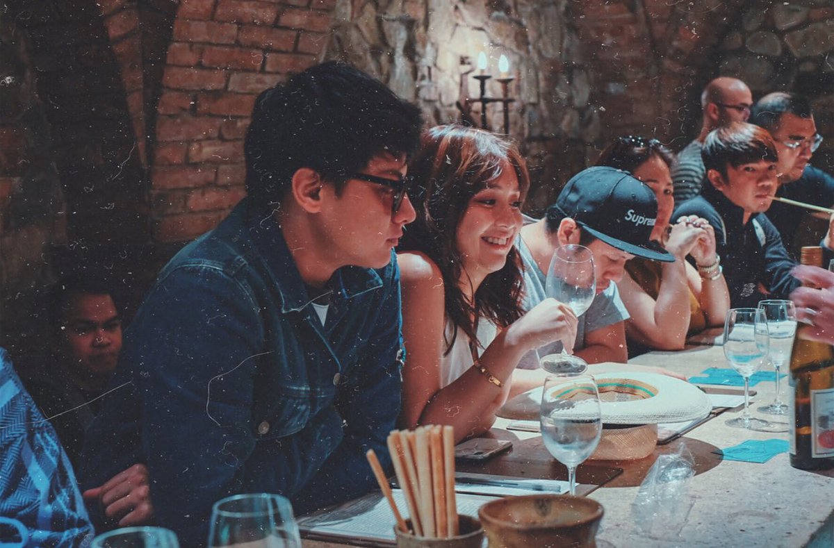 knxkns_'s tweet photo. Sana mas marami silang out of country trips this year cos i noticed mas sinisipag silang mag post ng photos pag nasa ibang bansa :(( https://t.co/Om7jDSw4IS