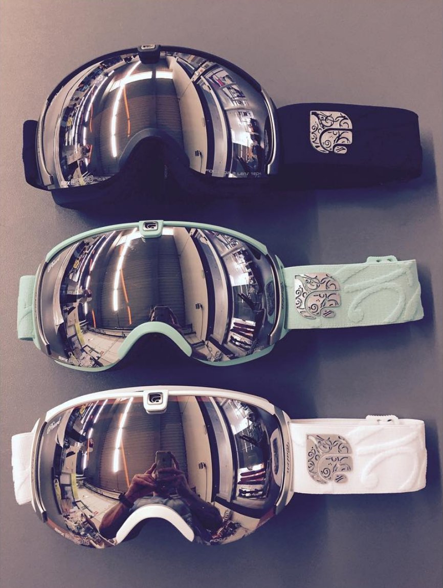 galysport's tweet photo. Ladies, 1 model of our new snow goggles collection, 3 different colours. Which one do you prefer? #skigoggles #ladiesstyle #skifashion  #sintagathaberchem #colours #GalySport https://t.co/BcANzxy0Kf https://t.co/Hb0GFEcaDf