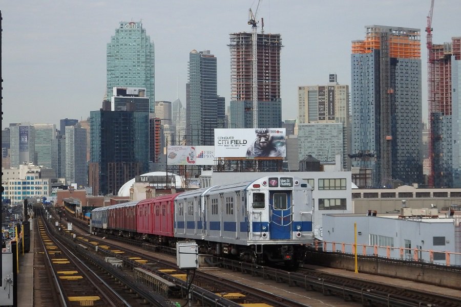NYTransitMuseum's tweet image. Today’s the day, @Mets fans! Our #TrainofManyColors is departing from 34th St – Hudson Yards at 11:30 am sharp and will be making express stops via the 7 line to Flushing – Main Street.