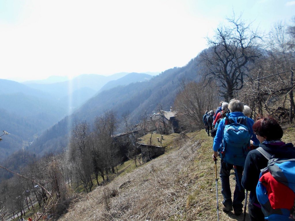 caifvg's tweet photo. Più di cento gli escursionisti che hanno animato #Drenchia, il comune meno abitato del #FriuliVeneziaGiulia, punto di partenza e d’arrivo per l’escursione ad anello del #Cai #ValNatisone nelle #PrealpiGiulie, lungo i #sentieri della #GrandeGuerra https://t.co/rTjh1SyERE