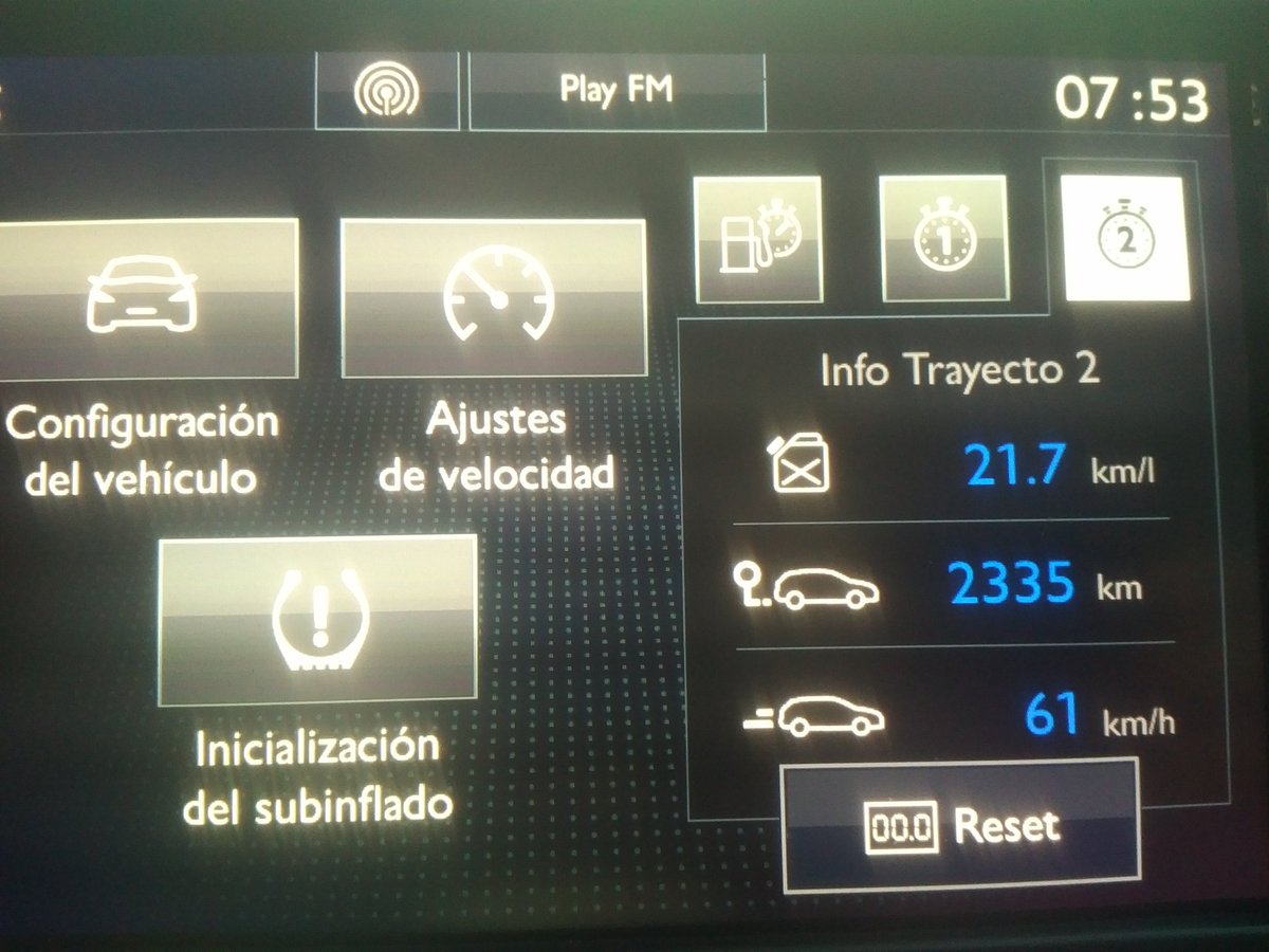 GustavSnow's tweet image. Según el computador de mi auto, estas últimas vacaciones recorrí 2335 km con un consumo promedio de 21,7 km/l. Amor eterno al motor #BlueHDI