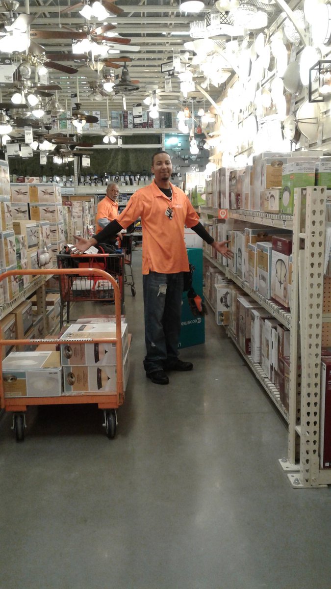 Laurence deconing bays and clearing out over stock at 8517