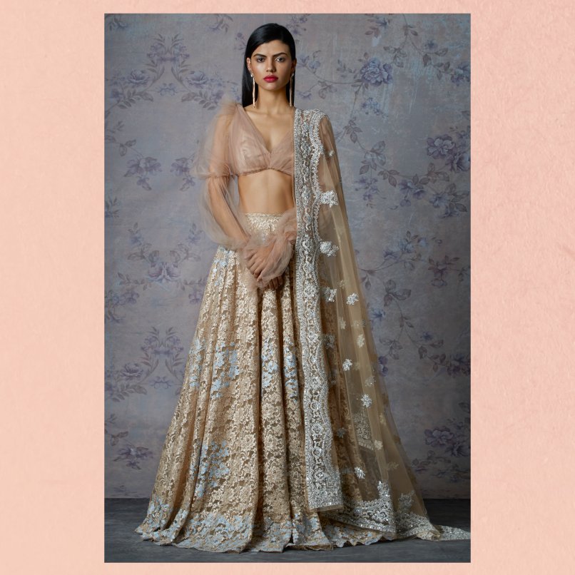 ShehlaaK's tweet photo. Our Capsule Collection explores a spectrum of colour, subtle texture, feminine silhouettes and exquisite detailing. 

#CapsuleCollection2018
📸:@fashotindia https://t.co/OaLag7CFqd