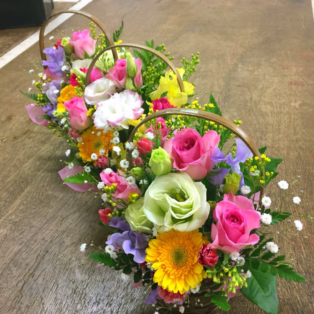 miwa4123's tweet photo. 😳☺️😅💦
今日は(大汗)
お花作り頑張りました💦
ブランク有り過ぎですが
記念すべき一作目
(ちゃんとお師匠様のレシピ
通り✨✊✨修行中☺️)
えっ？お前は事務員だろう？て？？？…うーん、、、
事務職メインです
が、実は仕事は選ばずなんでもやります☺️(苦笑)
お花挿してるとやはり楽しい✨ https://t.co/UMglaxANyS