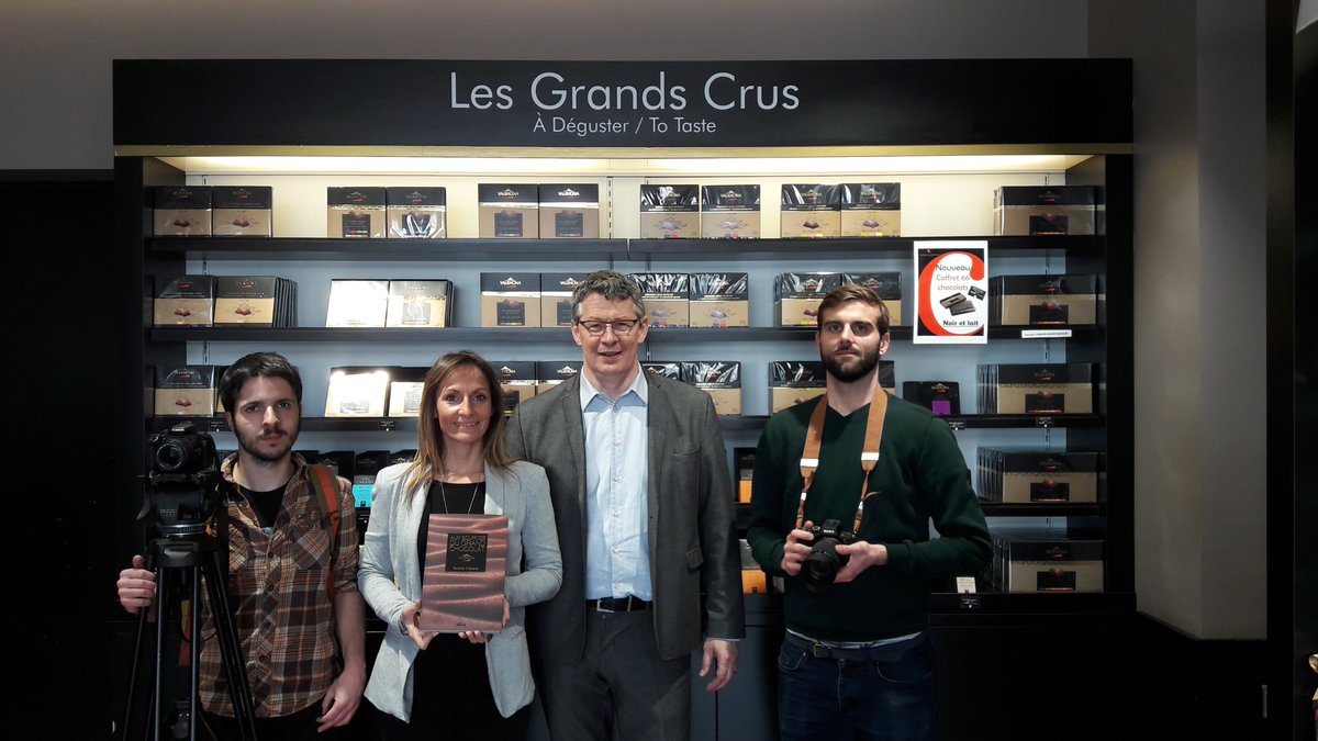Sand_Audrain's tweet photo. 🐥Hey les poussins! @TLMLyon vous gâte pour #Pâques 🎁
- Jeu Concours 100% chocolat @ValrhonaFrance 🍫FB
- Revoyez l'émission #VoyonsVoir spécial Pâques en @ladrometourisme avec la Pogne #Pascalis et la sublime @CiteDuChocolat
💻📲📺 05/04 à 20h45 sur https://t.co/59T6fcQM9O https://t.co/Cgh3gkW3AH
