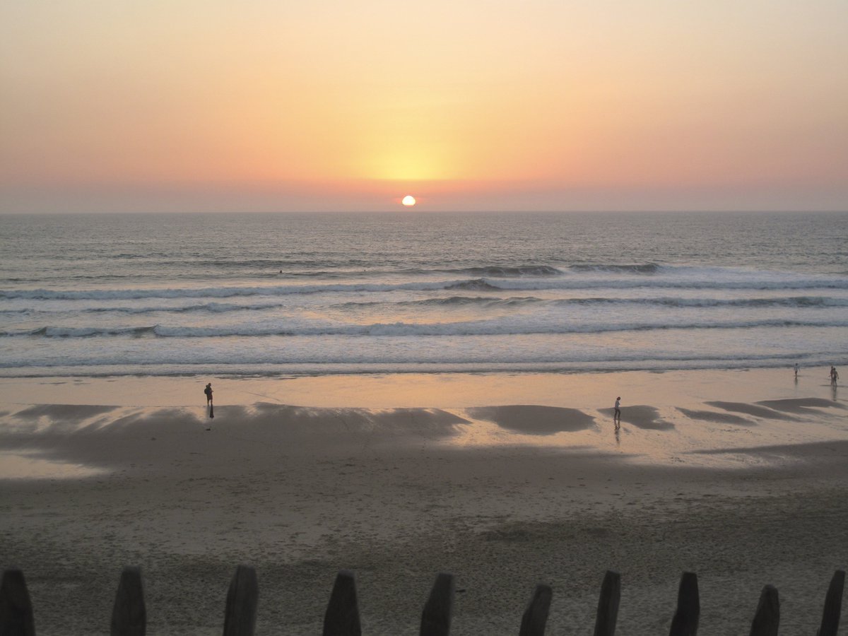 Link_voyage's tweet image. Envie d'un coucher de soleil comme celui-ci ? 
Choisissez l'#océan pour vos vacances de #Printemps !
Direction le #VerdonsurMer dans notre résidence #leDomaineduPhare ➡bit.ly/2qALnYS