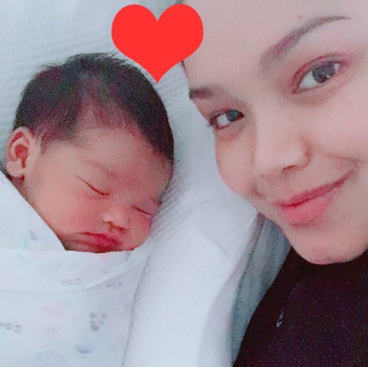 AkeemSharyzal's tweet photo. Mesti korang tak sabar nak tunggu baby Siti Aafiyah besarkan, semoga baby tokti sihat &amp; cantik macam mama dia jugak #PipiMerah https://t.co/c84aVK5Ef0